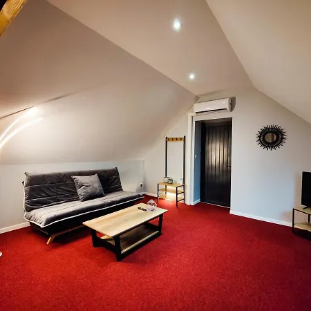 Les Grandes Menieres Proche Du Pal Bed & Breakfast Le Donjon
