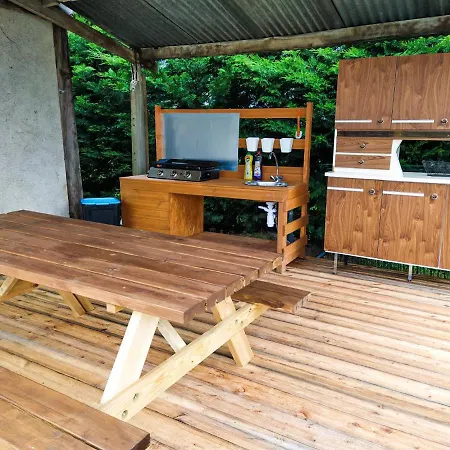 Les Grandes Menieres Proche Du Pal Bed & Breakfast Le Donjon